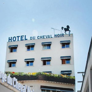Hotel Auberge Le Cheval Noir cazare Pantin