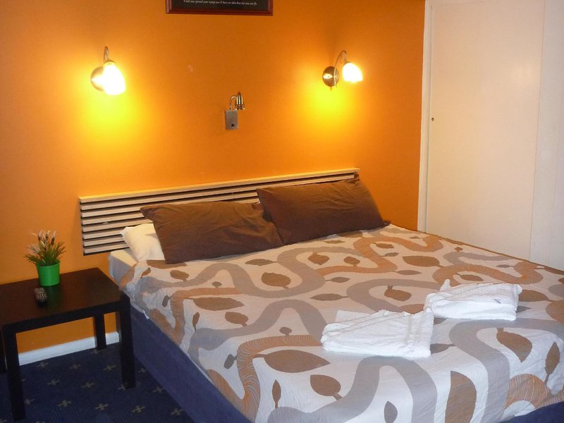 Hotel Nomads - Adelaide Travellers Inn