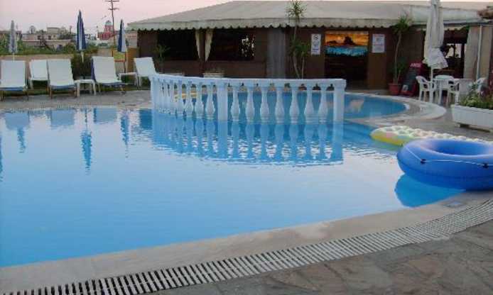 Alexis Pool Apartments
