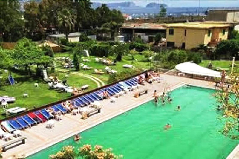 Hotel Bee Queen Hotel & Resort