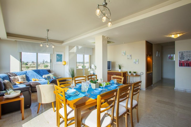 Mackenzie Eftyhia Suite