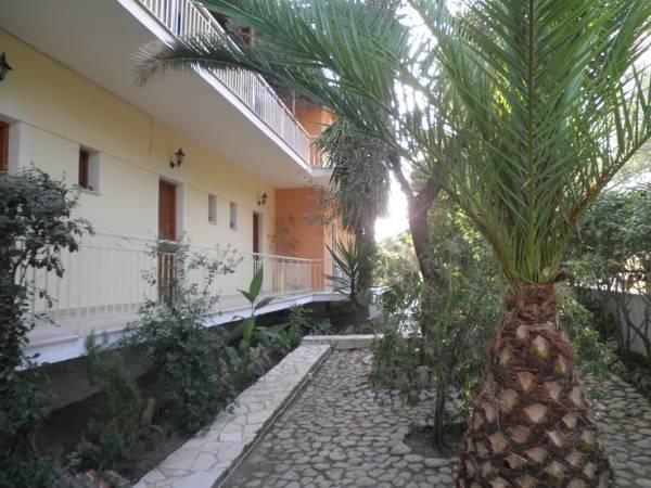 Hotel Nikos & Vivi Studios