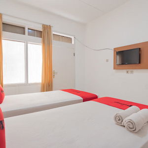 Sejur Reddoorz Syariah Near Btc Fashion Mall vacanta Bandung