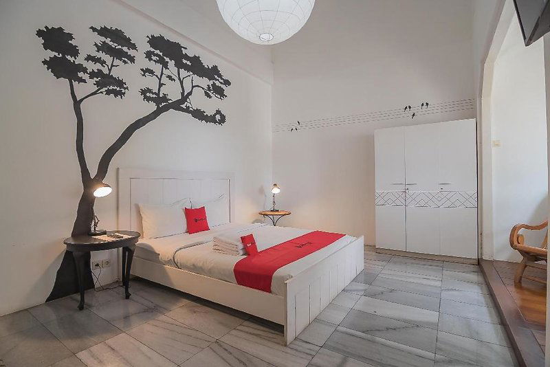 Hotel Rose Chamber Bedandbreakfast By Reddoorz