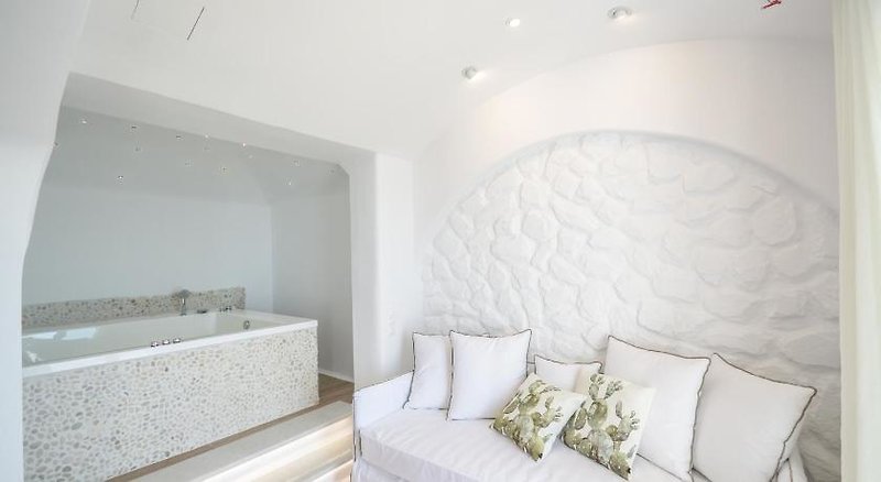 Cyano Suites
