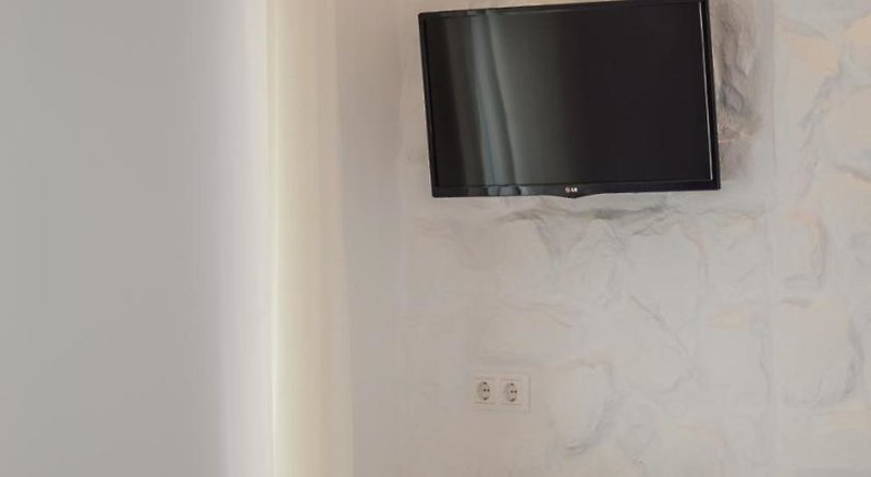 Cyano Suites