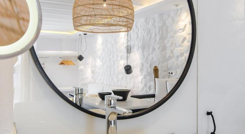 Cyano Suites