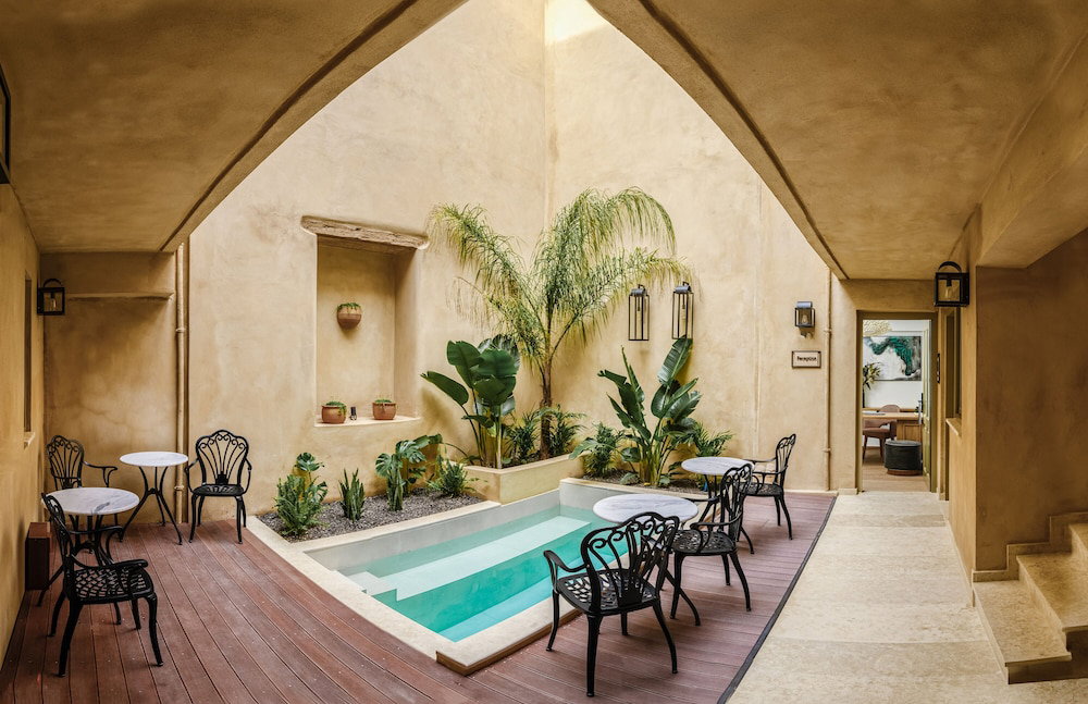 Casa Di Gaga Luxury Suites