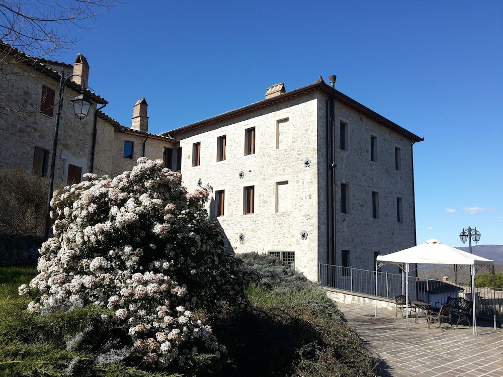 Hotel Castello Izzalini Todi Resort