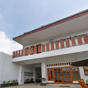 Hotel Forrest Inn By Oyo Rooms cazare Kediri