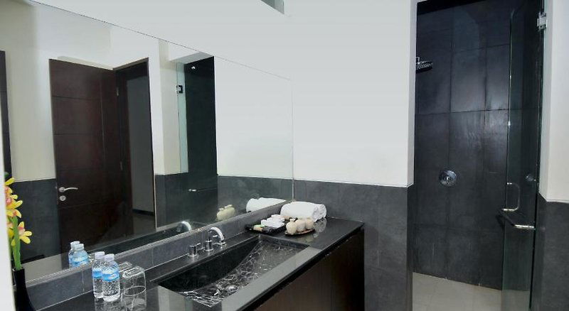 Hotel Swiss-Belcourt Sunset