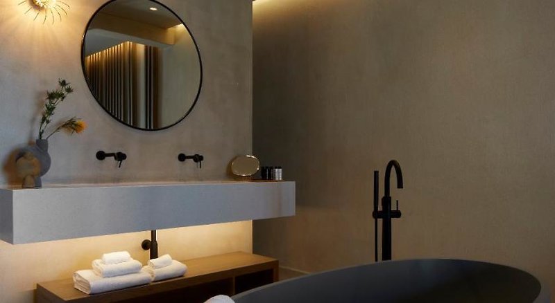 Hotel Halcyon Days Suites