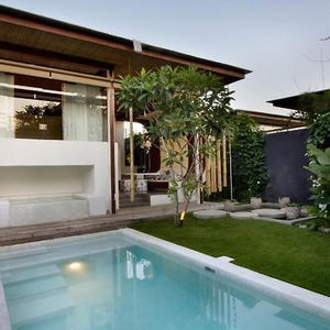 Hotel Kiss Bali Villas cazare Kerobokan