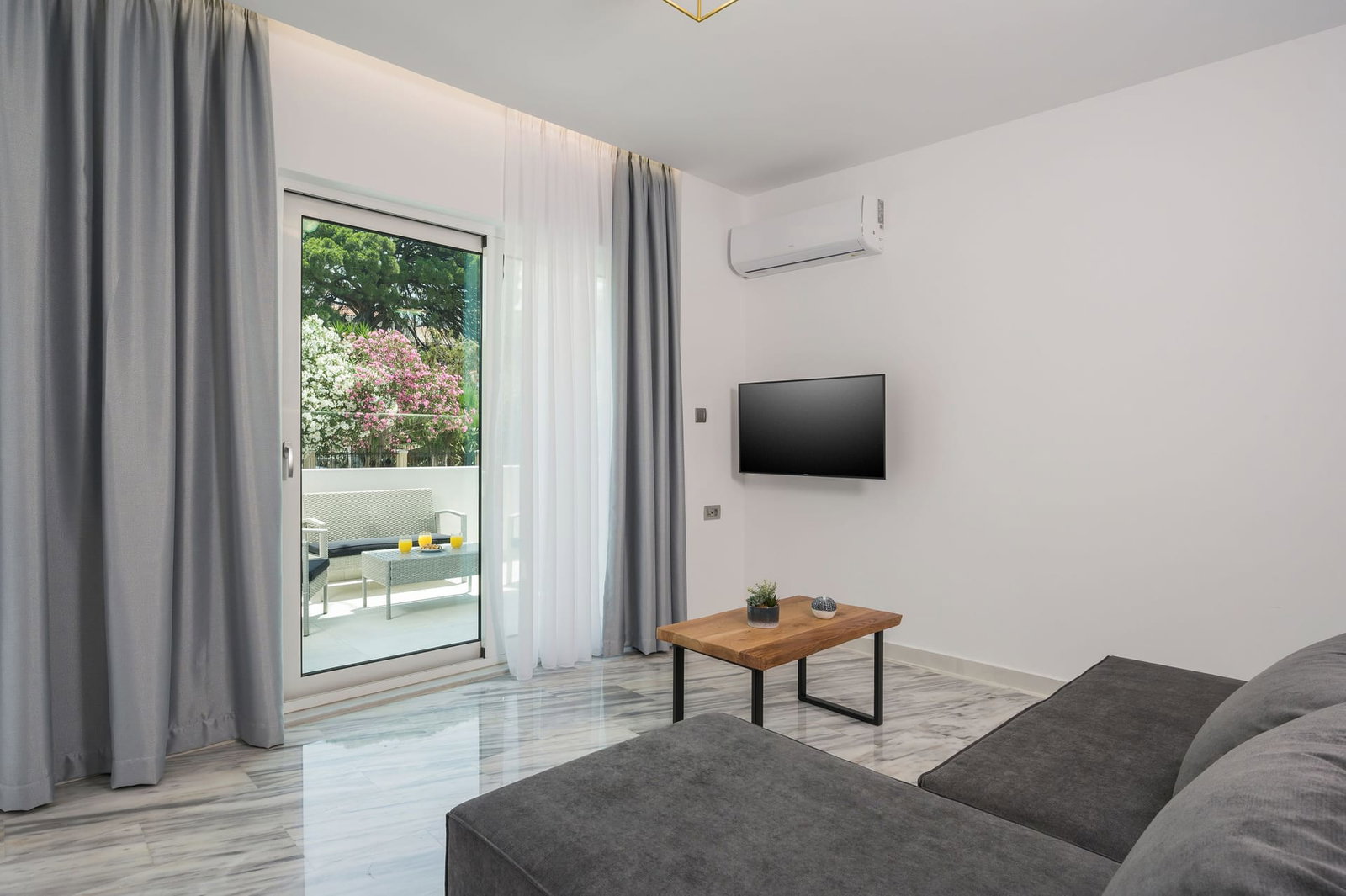 dal travel Quarters Luxury Apartments