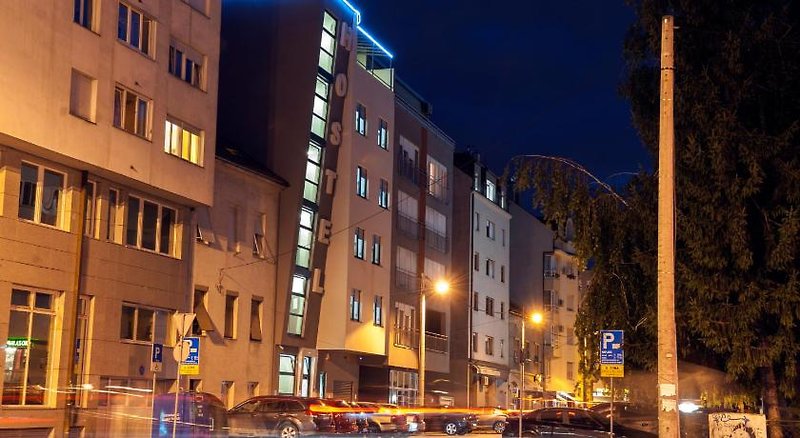 Hotel Hostel Moving
