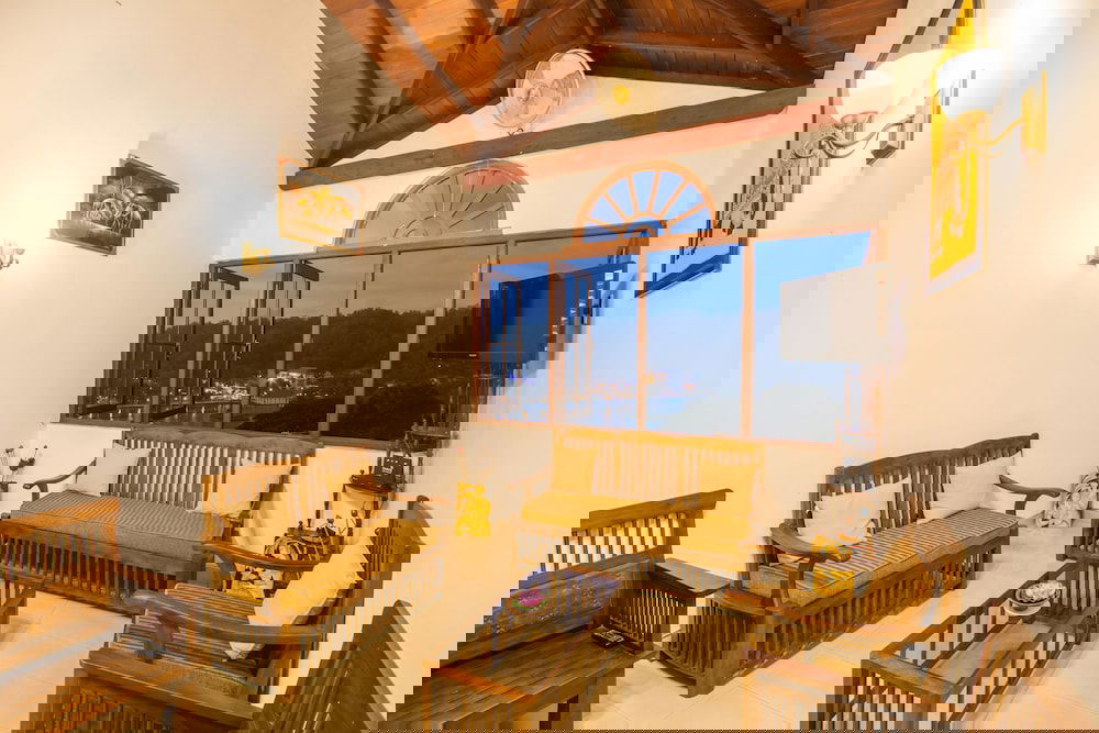 Hotel Ceyloni Lake View