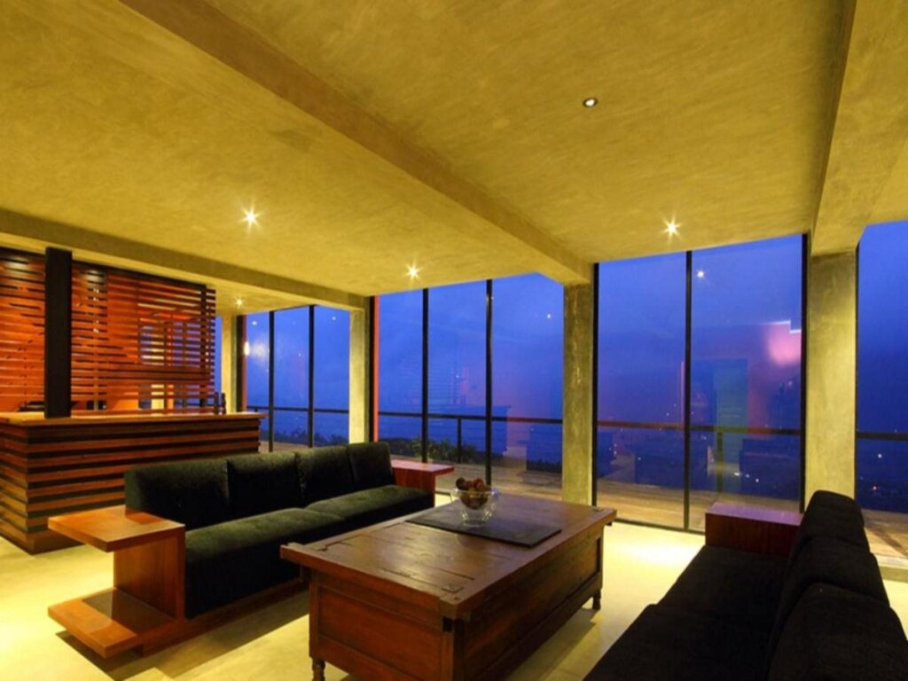 WINDLOFT RETREAT