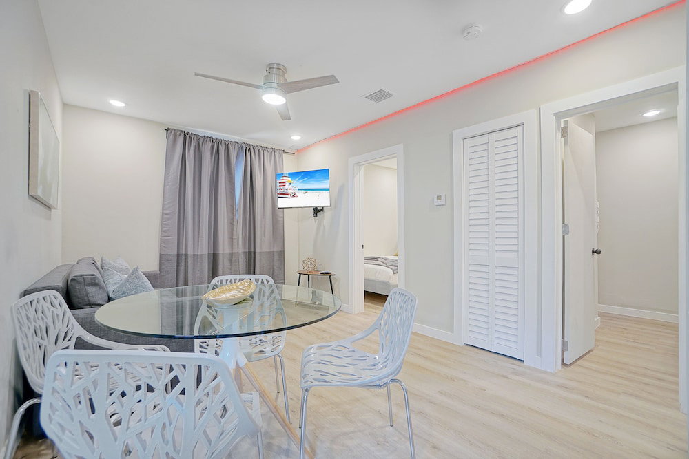 Hotel Stylish East Little Havana Flats