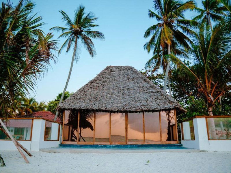 Hotel Tiki Beach Club & Resort