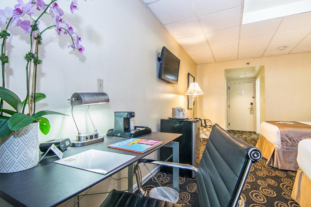 Hotel Regency Miami Airport By Sonesta