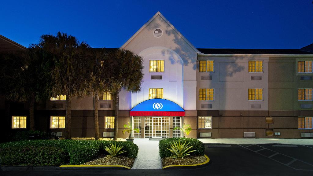 Candlewood Suites Airport West