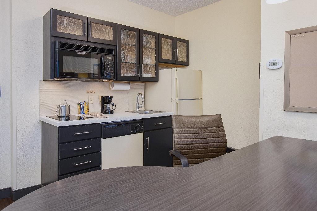 Candlewood Suites Airport West