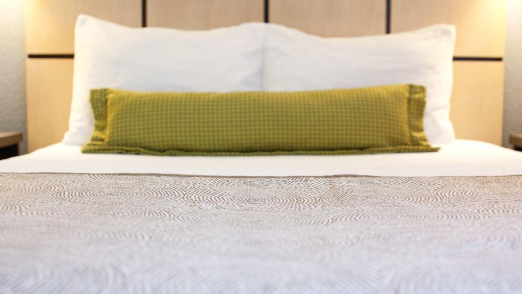 Candlewood Suites Airport West