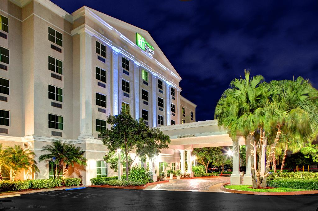 Holiday Inn Express & Suites Kendall, An Ihg Hotel