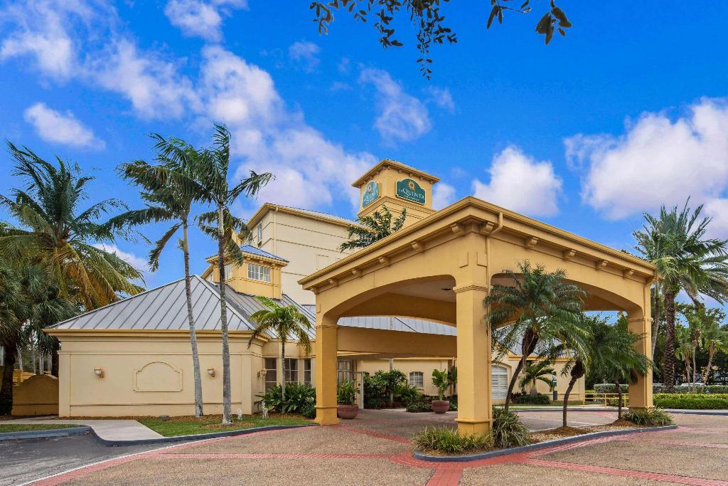 La Quinta Inn & Suites By Wyndham Miami Airport West