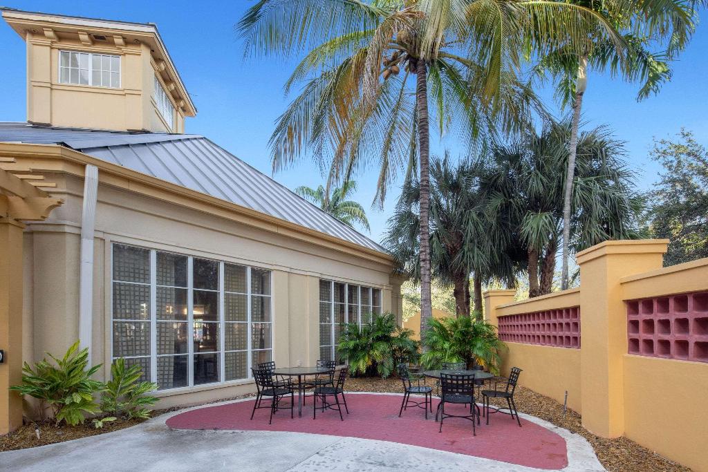 La Quinta Inn & Suites By Wyndham Miami Airport West