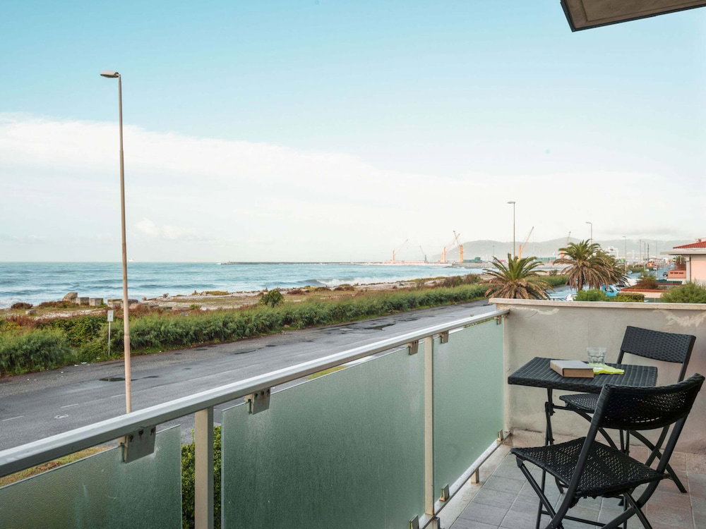 Amazing Holiday Home Near Pet-Friendly Beach