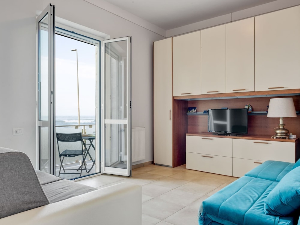 Amazing Holiday Home Near Pet-Friendly Beach