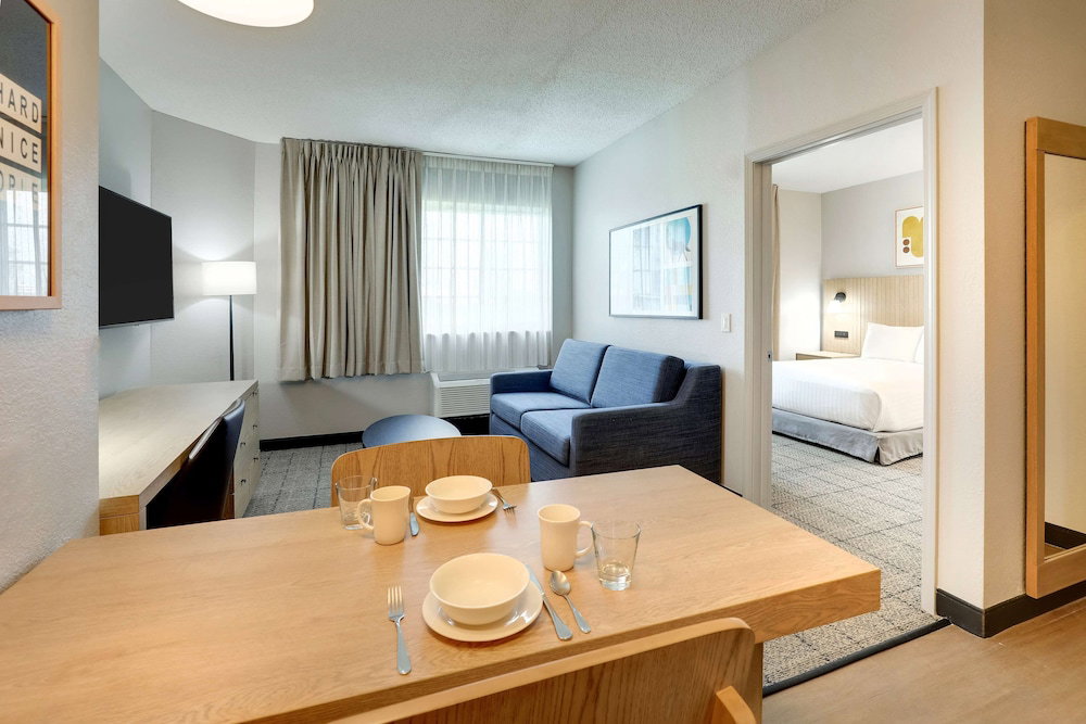 Sonesta Simply Suites Miami Airport Doral