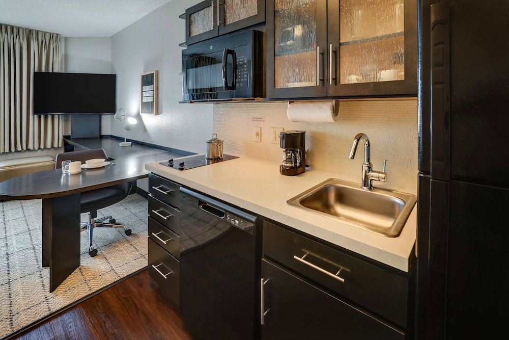 Sonesta Simply Suites Miami Airport Doral