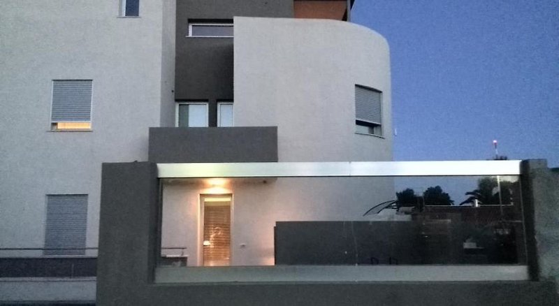 Art House Margine Rosso