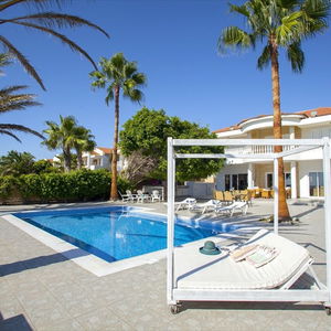 Hotel Sunset Beachfront Villa Meneou cazare Larnaca