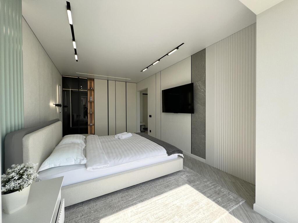 Hotel Live On The Embankment Street