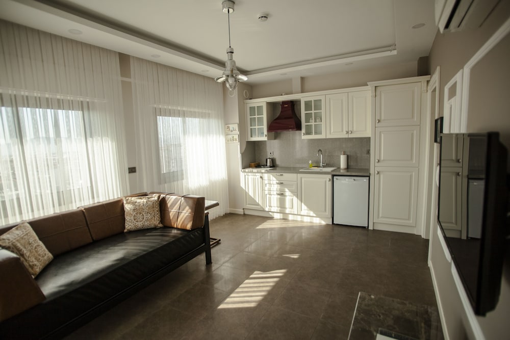 Lion Park Suites & Residence Hotel