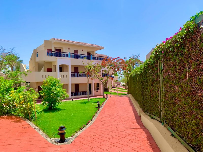 dal travel Ivy Cyrene Island Aqua Park Resort