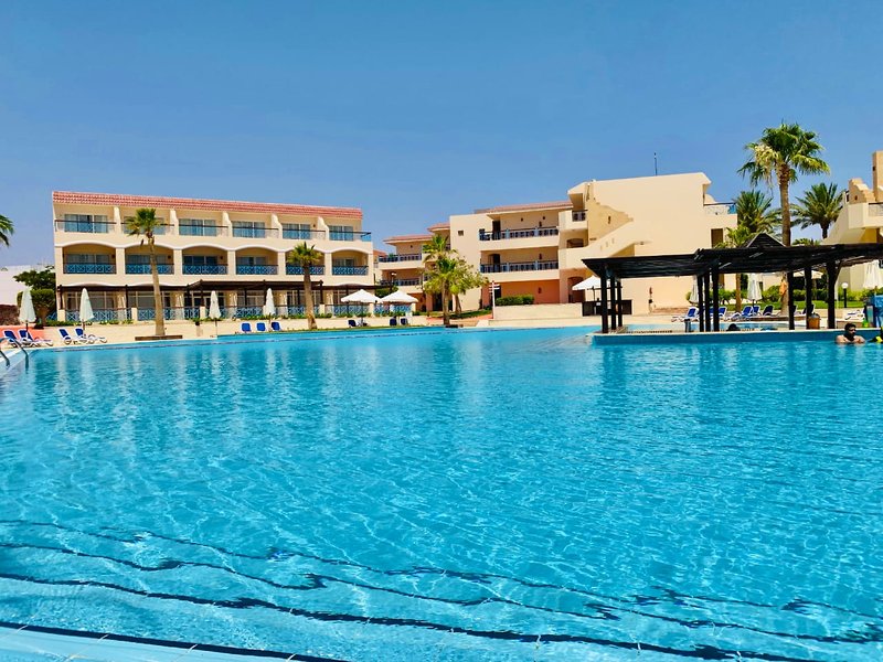 dal travel Ivy Cyrene Island Aqua Park Resort