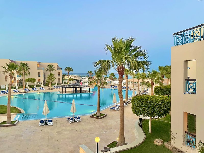 dal travel Ivy Cyrene Island Aqua Park Resort