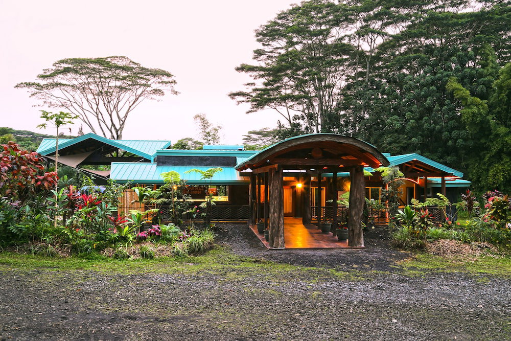Hotel Hawaiian Sanctuary