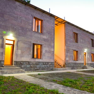 Hotel Yeghevnut Hotel cazare Goris