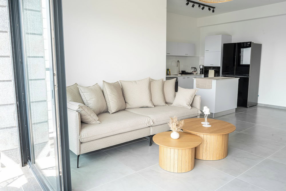 Hotel Sea Views & City Vibes On Sokolov