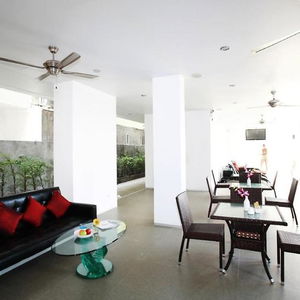 Sejur One World One Home Naiharn Hotel vacanta Rawai