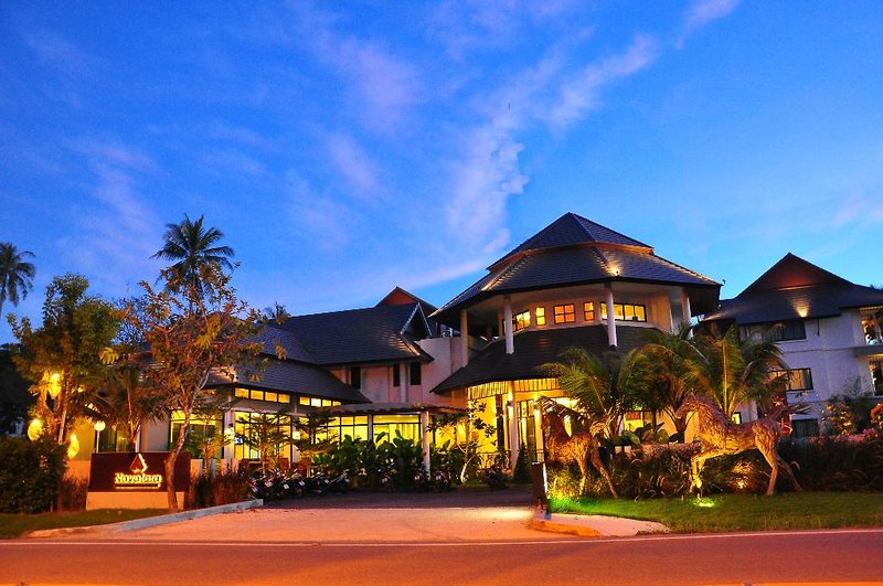 Hotel Navatara Phuket Resort