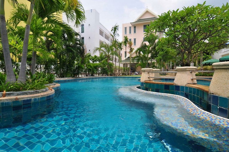 Hotel Baan Karonburi