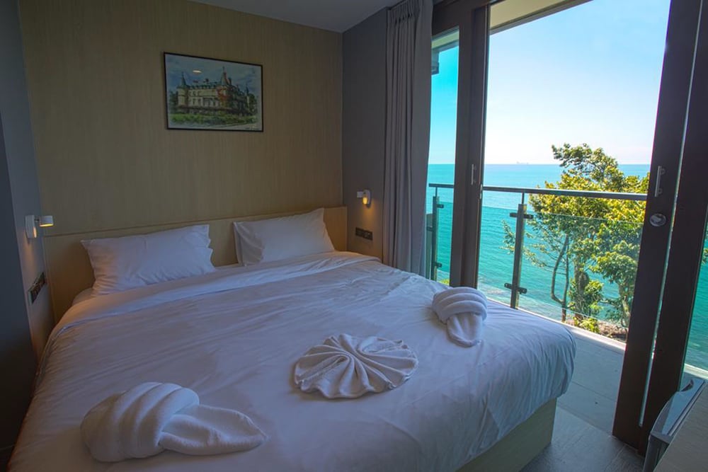 Cliff Lanta Suite