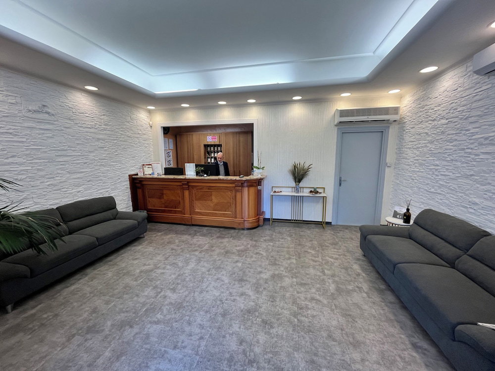 E H Suites Rome Airport
