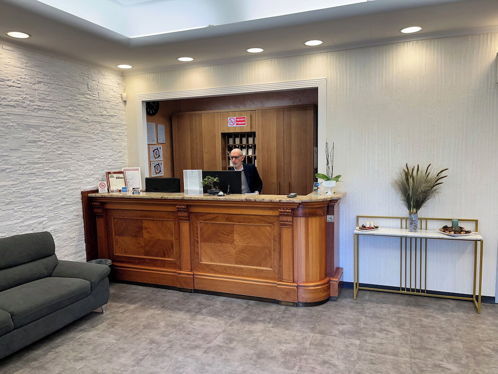 E H Suites Rome Airport